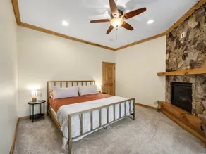 Cozy Hideaway - Fire places, Jacuzzi & King Beds - Image 3