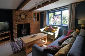 Cozy cottage overlooking fields, Upwell - Image 4