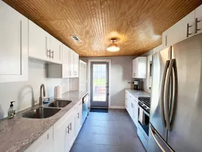 Cozy Historic Downtown Home w/ a Minimalist Touch - Image 5