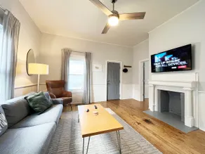 Cozy Historic Downtown Home w/ a Minimalist Touch - Image 2