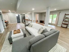 Mountain View Modern Basement Suite*King Bed*Wifi - Image 3