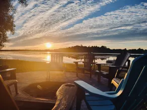 Spacious & PRIVATE Lakefront Cottage (1hr away) - Image 3