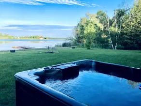 Spacious & PRIVATE Lakefront Cottage (1hr away) - Image 2