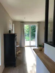 Beautiful apartment with garden and parking - Image 3