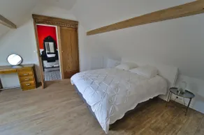 Beautiful apartment with garden and parking - Image 5