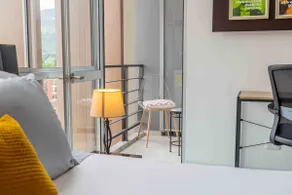 Ideal loft for travelers with WiFi and workspace - Image 4