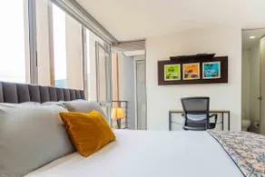 Ideal loft for travelers with WiFi and workspace - Image 3