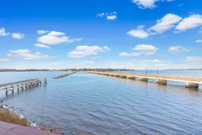 *Beautiful Water Views* King Bed*Fast WIFI - Image 2