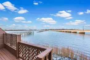 *Beautiful Water Views* King Bed*Fast WIFI - Image 4