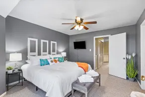 *Beautiful Water Views* King Bed*Fast WIFI - Image 3