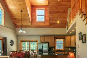 Cheerful 4-bedroom cabin with hot tub - Image 5