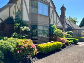 TUDOR COTTAGE SUITE - Autzen Stadium - PK Park - UO - Hayward Field  - Image 2