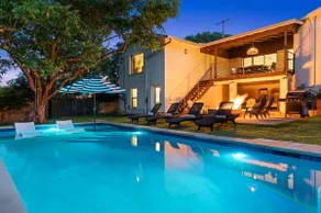 ✫Hip Haven - HUGE POOL 1 Mi from SoCo & Downtown✫ - Image 5