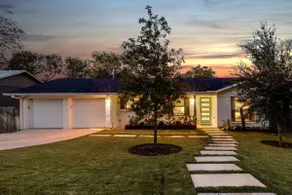 ✫Hip Haven - HUGE POOL 1 Mi from SoCo & Downtown✫ - Image 2