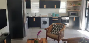 Modern 1 bedroom spacious flat in Durbanville - Image 5
