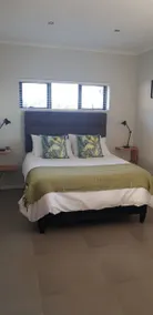 Modern 1 bedroom spacious flat in Durbanville - Image 3