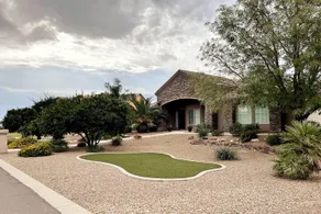 nice home on large lot in QUIET neighborhood - Image 2