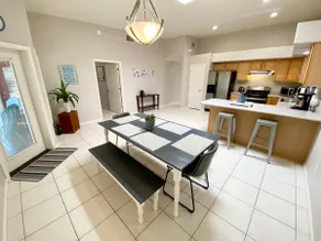Airy Desert Oasis:A+Location-Garage-Yard-TJ’s-UofA - Image 3