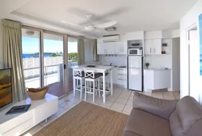 Sandcastles Mooloolaba 1 Bedroom Deluxe Apartment - Image 2
