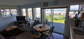 Two-BR, walk-on sandy beach in Kye Bay Comox - Image 5