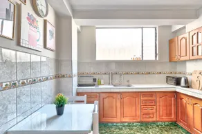 Sunny 6 bedroom house with private garden & rooftop - Image 3