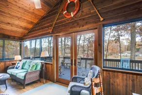 Lakeside Rustic Retreat - Image 4