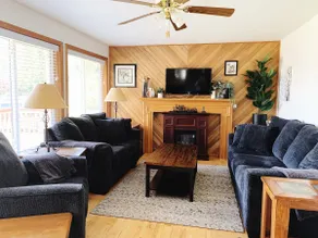 Cozy Harmony Cabin | Walk to Lake | Sleeps 5 - Image 4