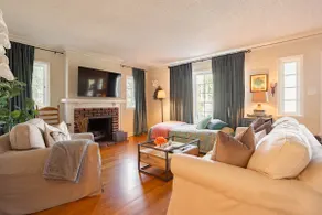 ”Home Away From Home”charming tudor fit for family - Image 4