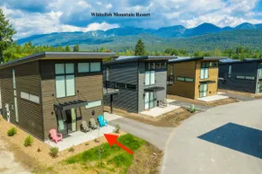 Chalet with on-site hot tub, pool, fitness - Image 2