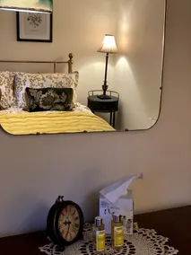 Stunning one-bedroom cottage with log burner - Image 3
