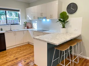 3BR home near Shops & Dining Sleeps 7 + Pets - Image 4