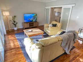 3BR home near Shops & Dining Sleeps 7 + Pets - Image 2