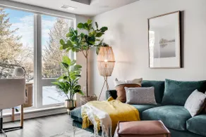Luxury River Front 2 bedroom apartment Pool view! - Image 4