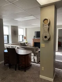 Lovely 1 Bedroom Apartment Downtown with Service! - Image 5