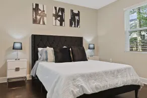 Trendy 3 Bed w/workspace ☼ Heart of DT Orlando! - Image 3