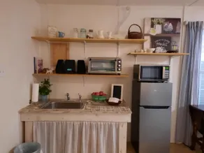 Adorable shabby-chic 2 bedroom cottage - Image 4