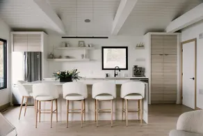 Modern Luxury Cabin on the Lake - Image 2