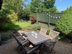 Private annexe with garden and parking space - Image 3