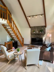 Classic Lodge with lake and mountain access! - Image 4