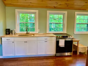 Studio Apartment on Peaceful Coleman Pond - Image 4