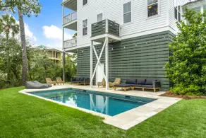 Red Sunsets | Luxury Furnishings | Pool & Elevator - Image 4
