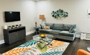 Modern Elegance in Historic Old Town Winchester - Image 3
