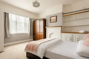 (Promotion) Half Price 1 Bed Flat By Richmond Park - Image 3