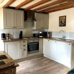 Jitty Cottage - Open Plan with Gallery Bedroom - Image 4