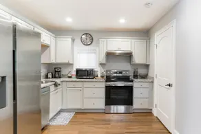 1 Bedroom, 1 bath guest house. Private setting. - Image 3