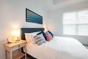 Beach-Vibe Flamingo House • 5 min from BEACH 🏖 - Image 3