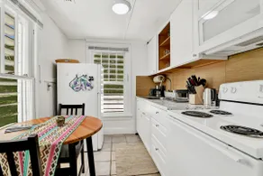 Garden Oasis apartment with Hot Tub and Pool - Image 3