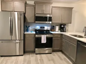 King Bed Oasis near Hospitals W/ Stocked Kitchen! - Image 4
