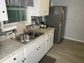 ◆Rare Find◆ 3 Bedroom - Modern Cozy Beautiful Home - Image 3