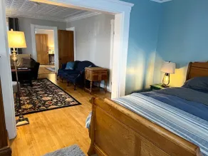 Bright, Cozy Downtown Home - Image 5